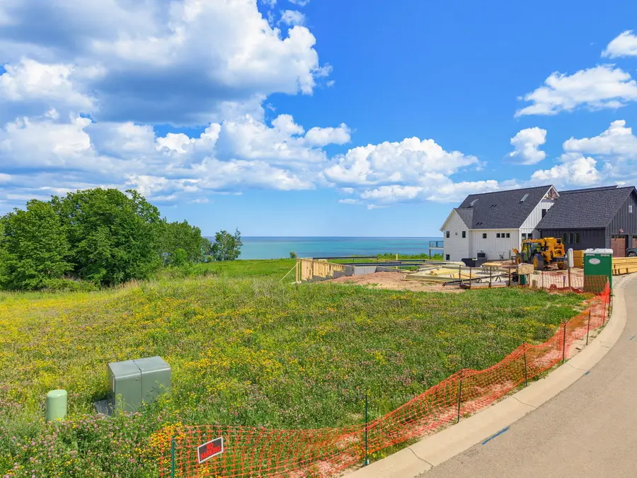 1204 Shieling Ln, Port Washington, WI 53074 - #3