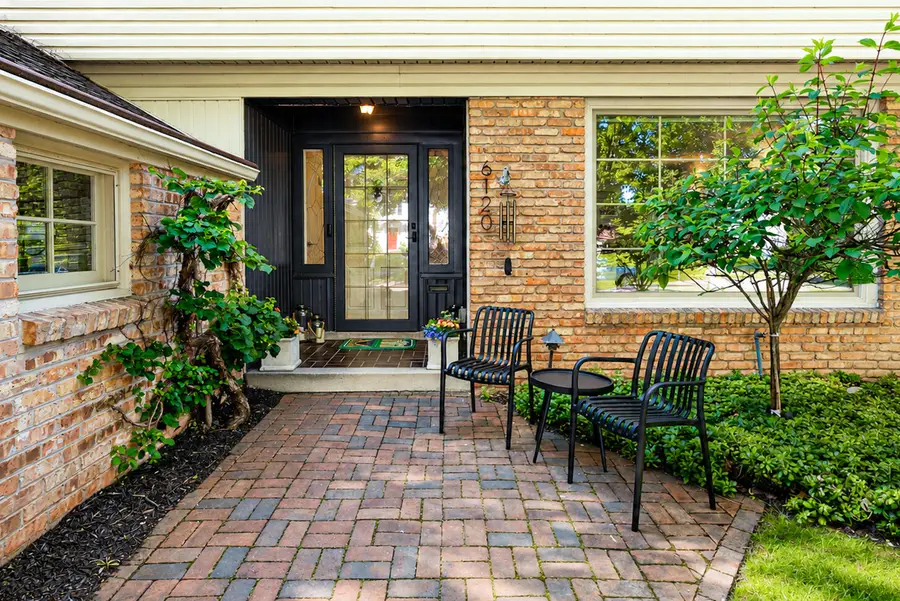 6120 N Kent Ave, Whitefish Bay, WI 53217 - #2