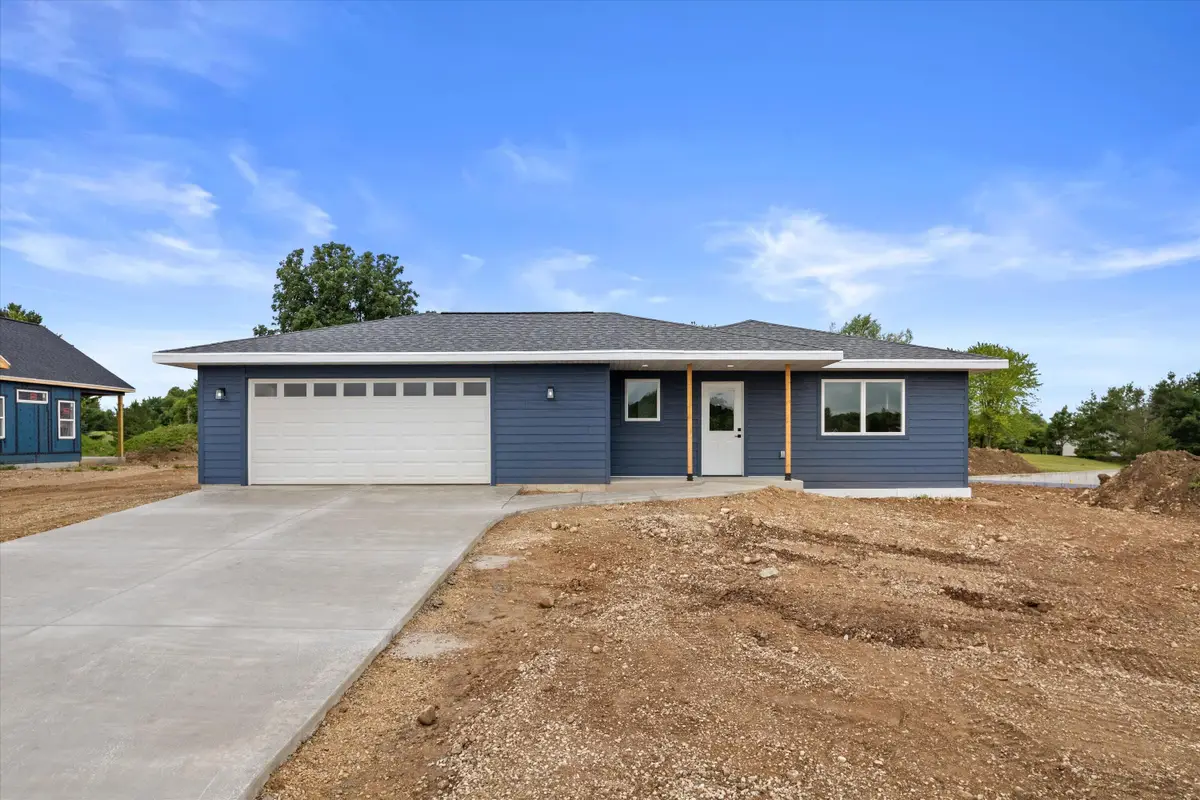 120 Ervalice Ct, Random Lake, WI 53075 - #1