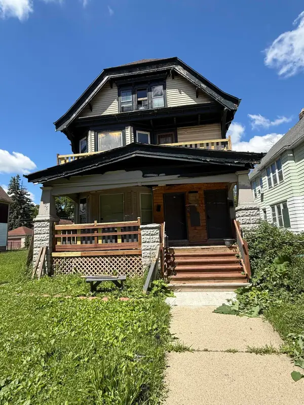 2735 N 37th St, Milwaukee, WI 53210