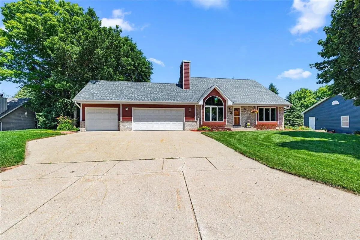8370 W Hillsdale Dr, Franklin, WI 53132 - #1