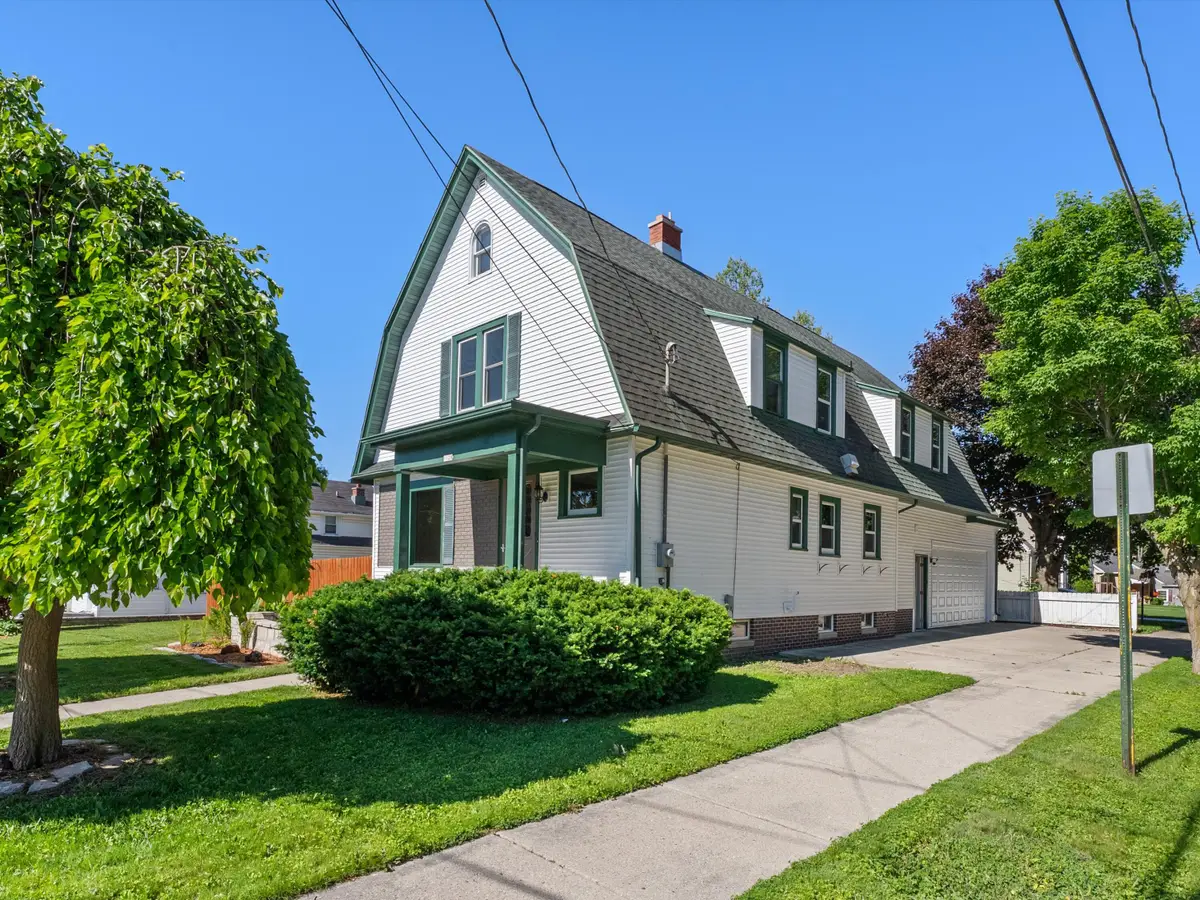 1128 N 11th St, Manitowoc, WI 54220 - #1