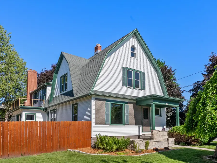 1128 N 11th St, Manitowoc, WI 54220 - #3