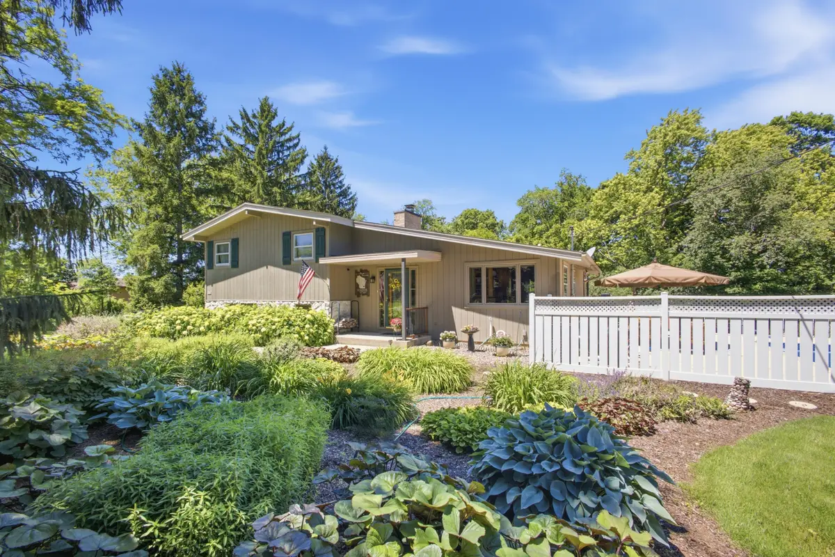 S77W20542 Hillendale Dr, Muskego, WI 53150 - #1