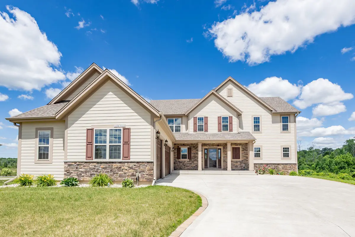 N88W18648 Duke Ct, Menomonee Falls, WI 53051 - #1