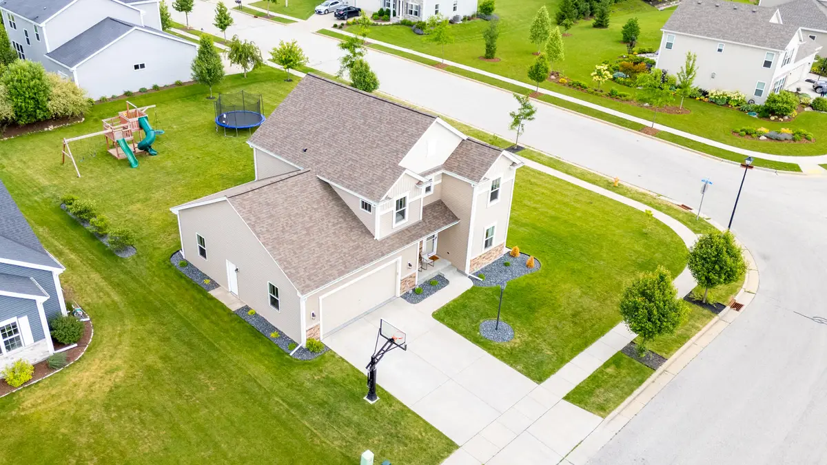 1298 Juniper Ln, Oconomowoc, WI 53066 - #1