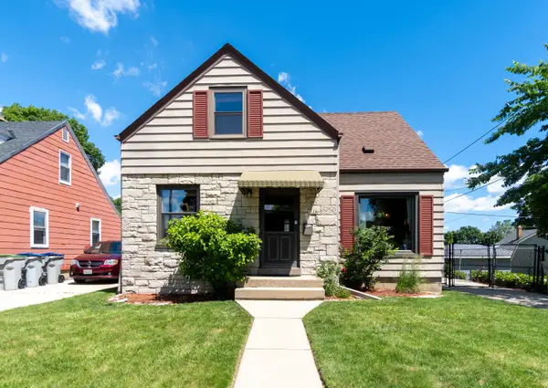1518 E Howard Ave, Milwaukee, WI 53207