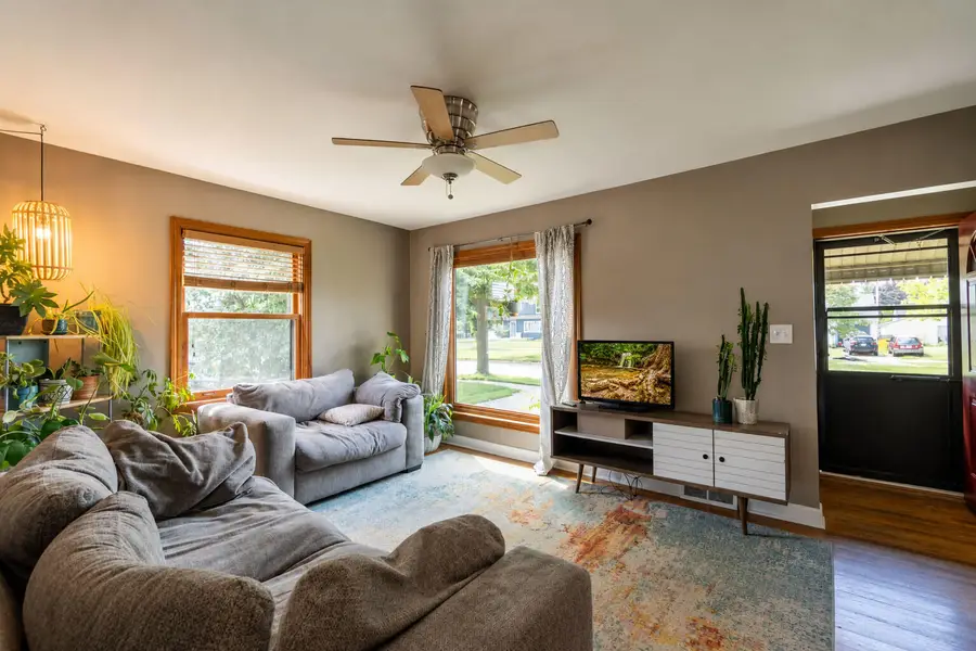 1518 E Howard Ave, Milwaukee, WI 53207 - #3