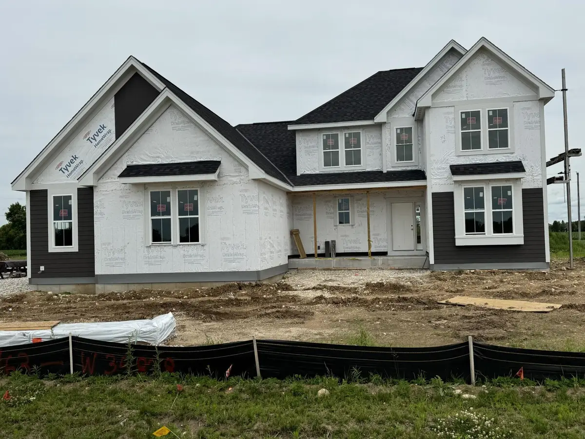 N63W35828 Frederick Dr, Oconomowoc, WI 53066 - #1