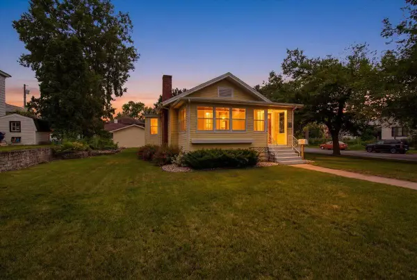 1702 Cass St, La Crosse, WI 54601