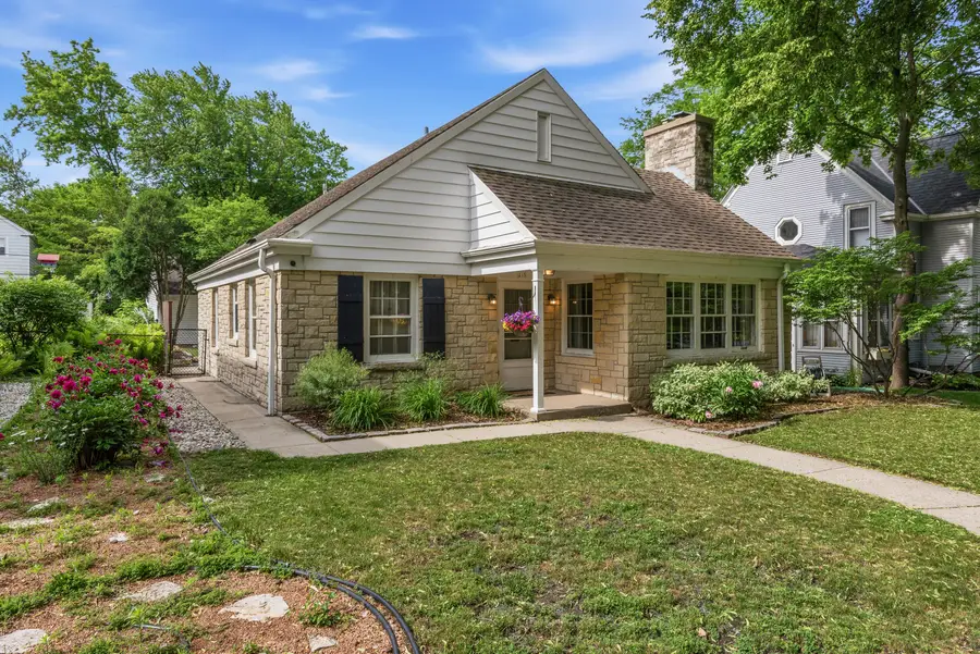 215 W Saveland Ave, Milwaukee, WI 53207 - #2