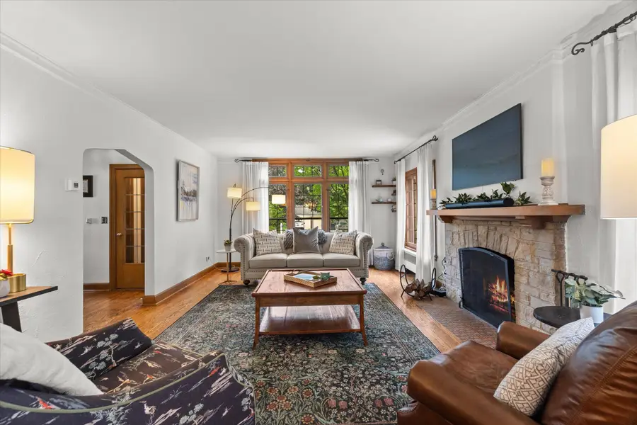 4314 N Ardmore Ave, Shorewood, WI 53211 - #2