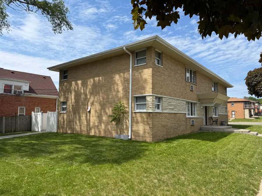 6333 W Florist Ave, Milwaukee, WI 53218 - #2