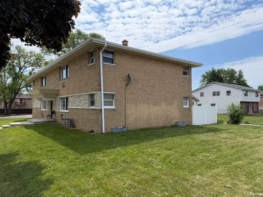 6333 W Florist Ave, Milwaukee, WI 53218 - #3