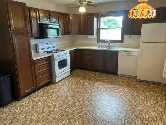 637 200th Ave, Paris, WI 53182 - #3