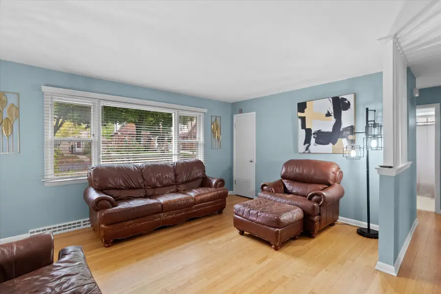 2728 N Carlton Pl, Milwaukee, WI 53210 - #3