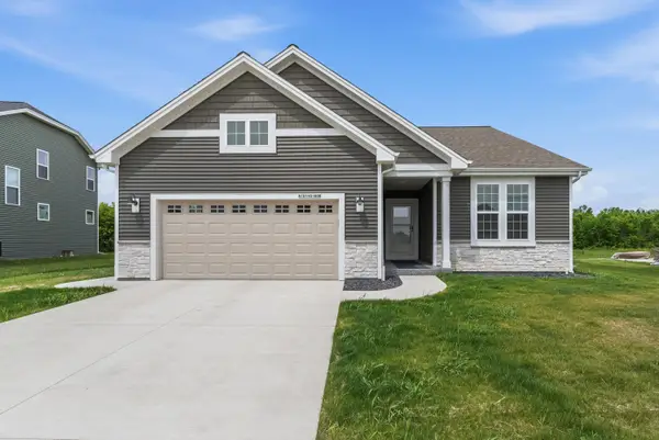 N161W21868 Daisy Dr, Jackson, WI 53037