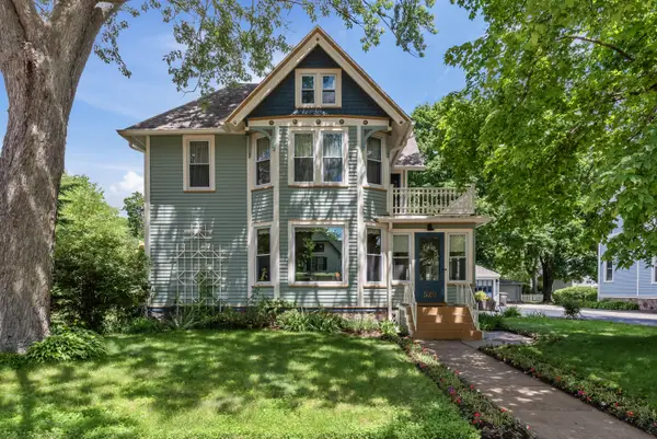 520 W Wisconsin Ave, Oconomowoc, WI 53066