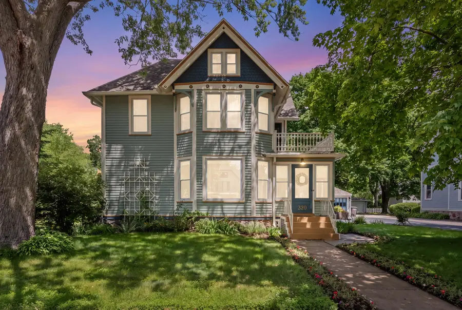 520 W Wisconsin Ave, Oconomowoc, WI 53066 - #2