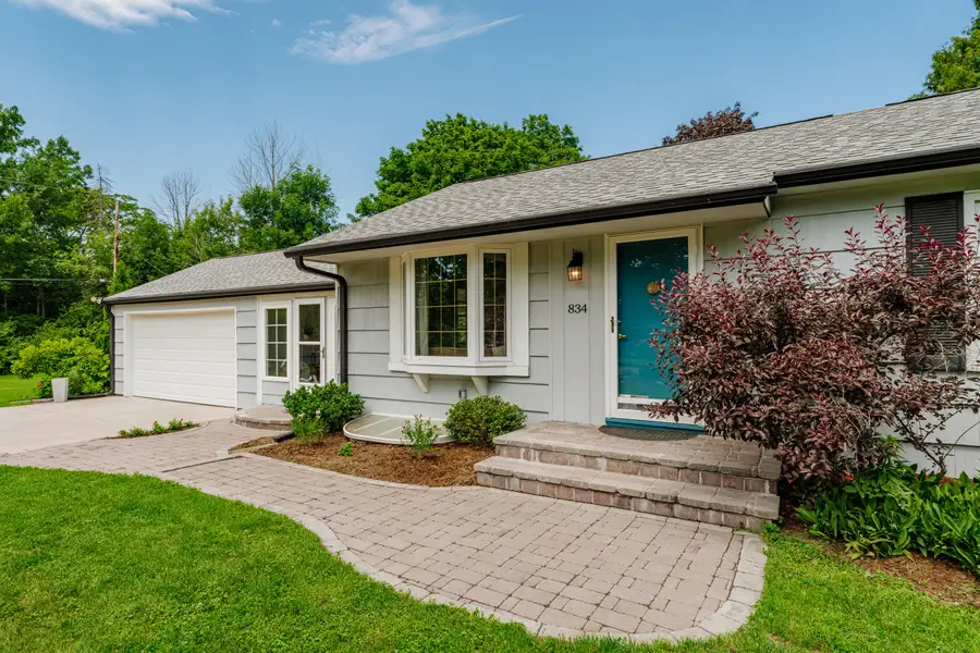 834 E Glencoe Pl, Bayside, WI 53217 - #3