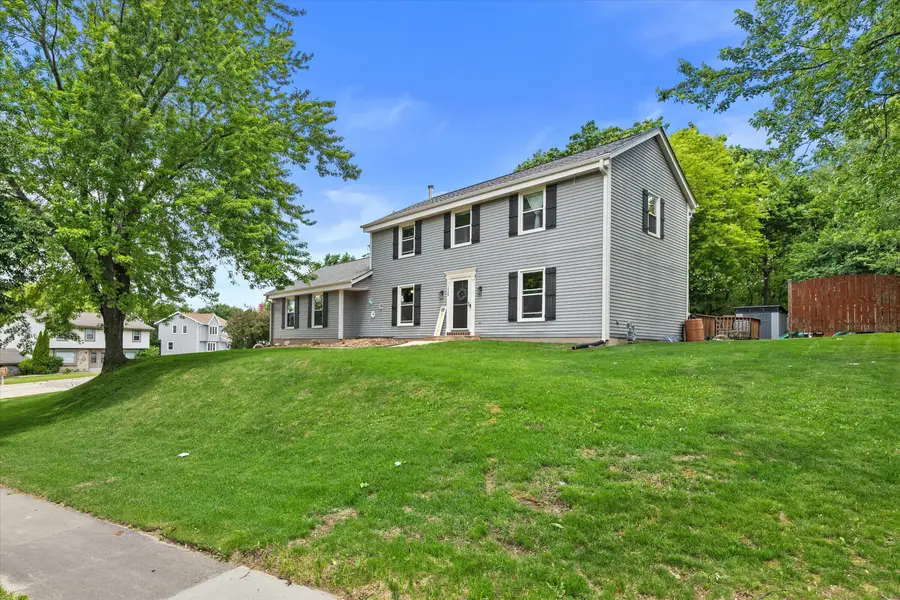 1028 S Imperial Dr, Hartland, WI 53029 - #3