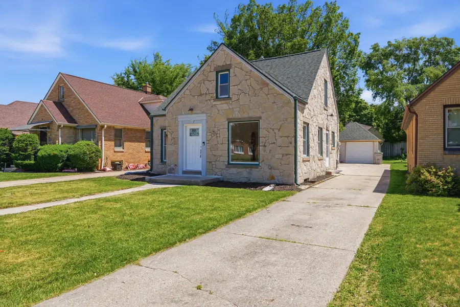 3040 N 76 St, Milwaukee, WI 53210 - #3