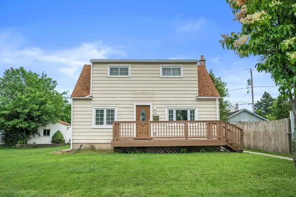 3684 S 33rd St, Greenfield, WI 53221