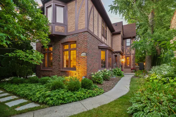 2726 E Shorewood Blvd, Shorewood, WI 53211
