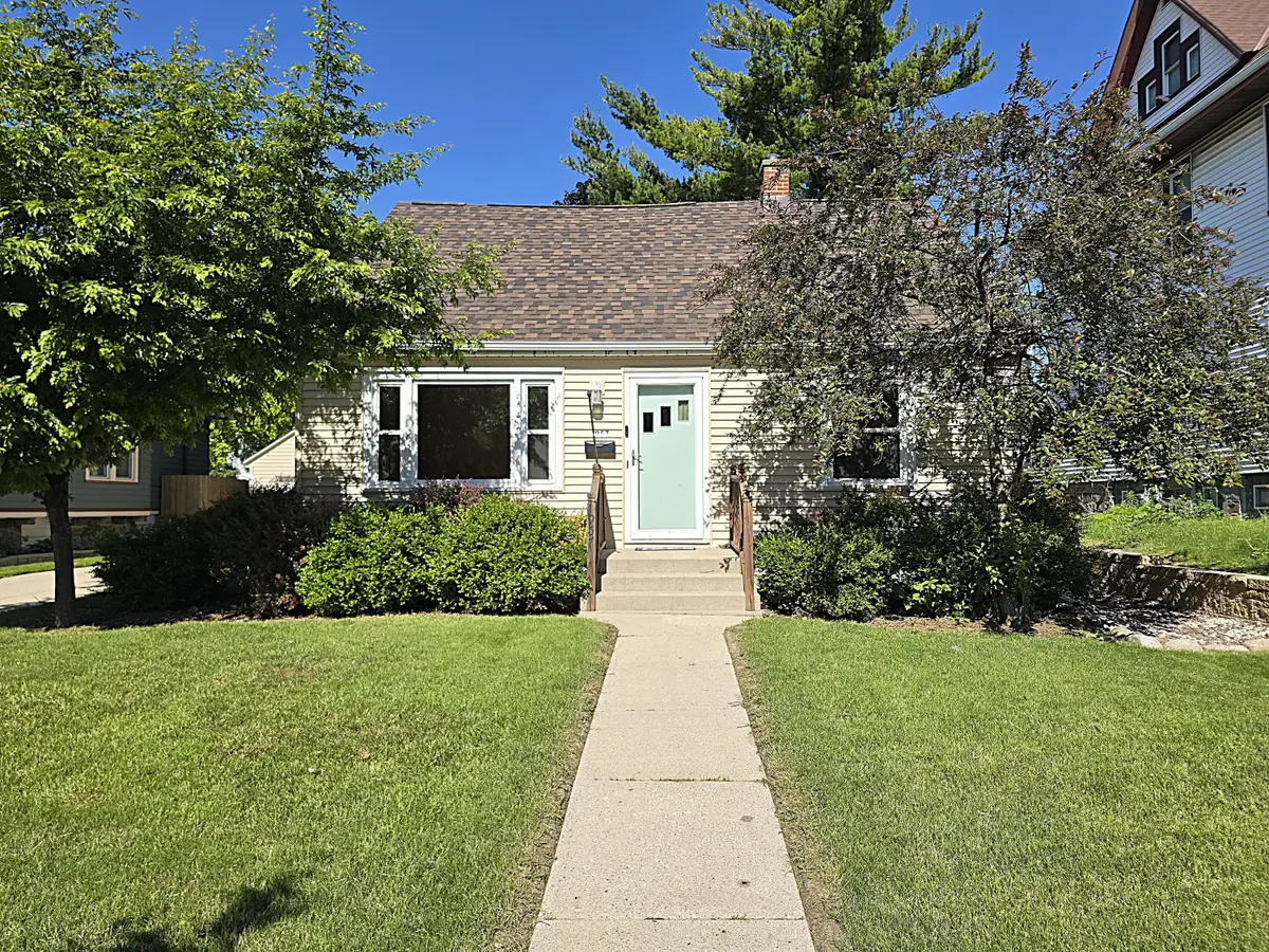 1957 S 82nd St, West Allis, WI 53219 - #1