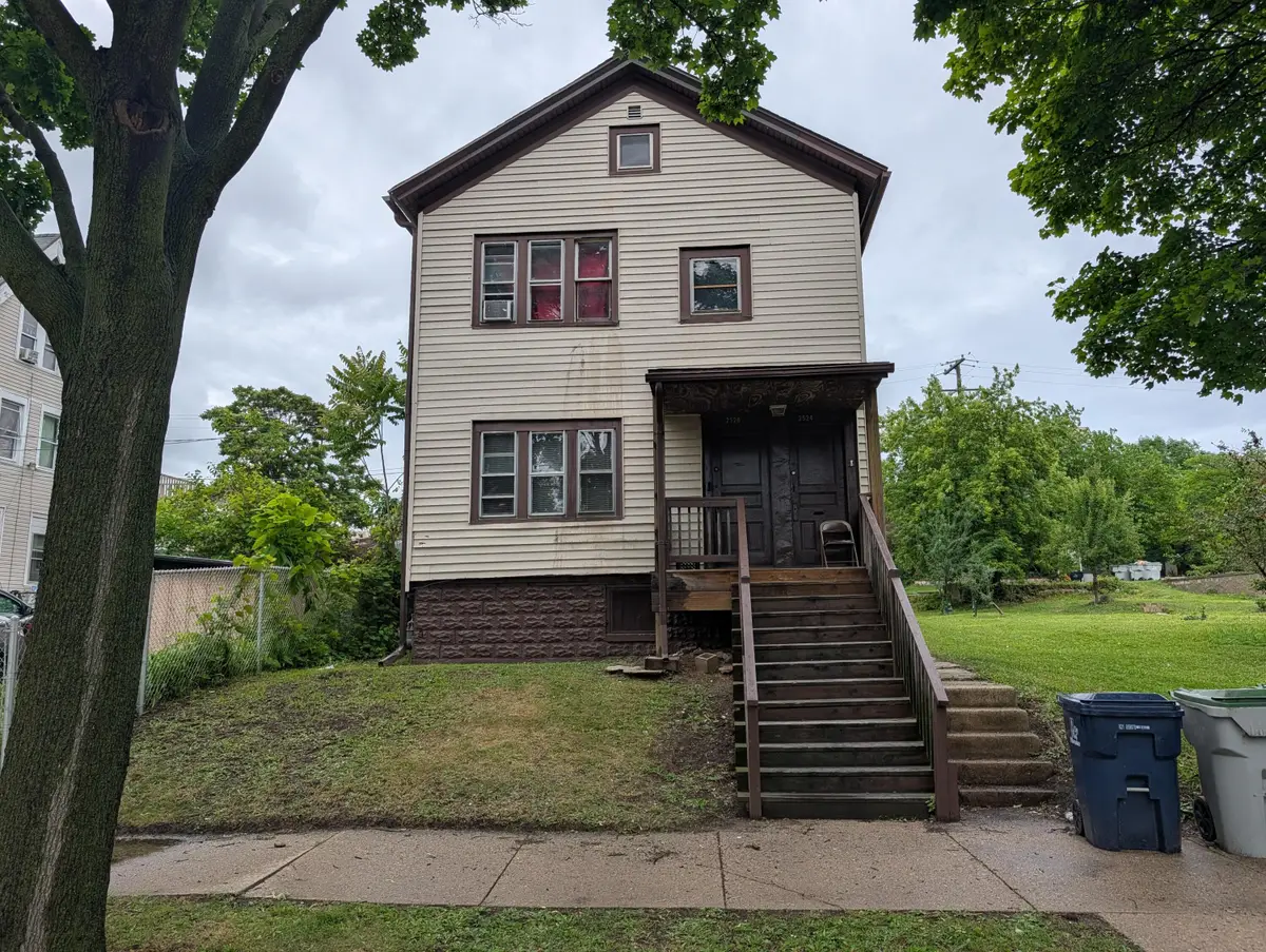 2524 W Michigan St, Milwaukee, WI 53233 - #1