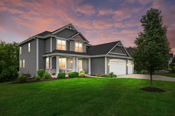 S54W25488 Pebble Brook Ct, Waukesha, WI 53189