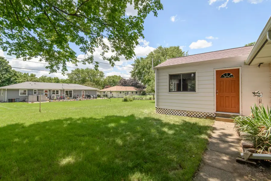 321 Macarthur Dr, Mukwonago, WI 53149 - #3