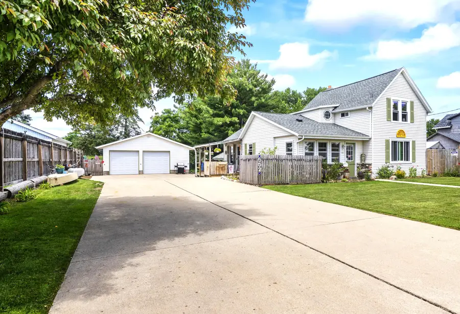 552 Milford St, Watertown, WI 53094 - #2