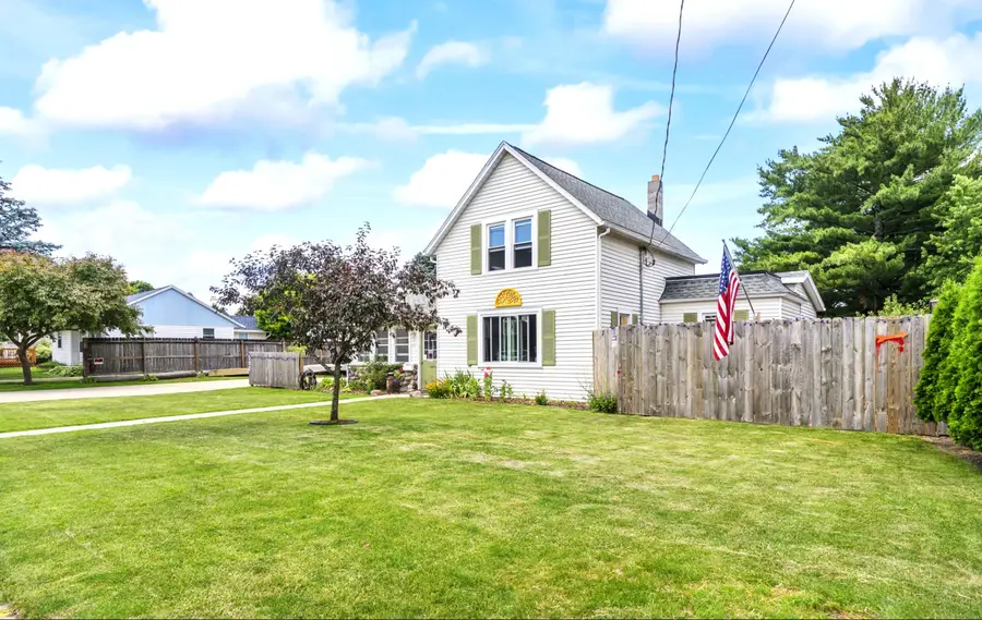 552 Milford St, Watertown, WI 53094 - #3