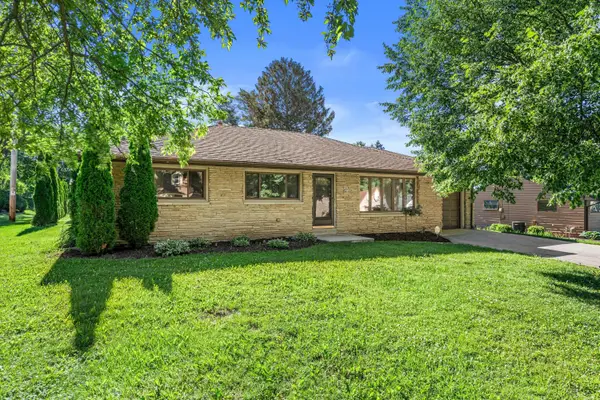 W238N6498 Elmwood Ave, Sussex, WI 53089