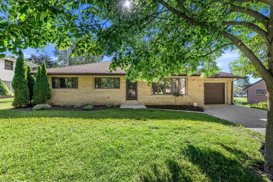 W238N6498 Elmwood Ave, Sussex, WI 53089 - #2