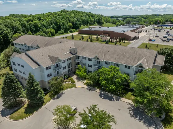 715 Canterberry Ct, West Bend, WI 53090