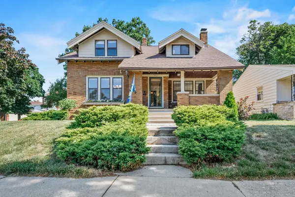4834 W Wisconsin Ave, Milwaukee, WI 53208