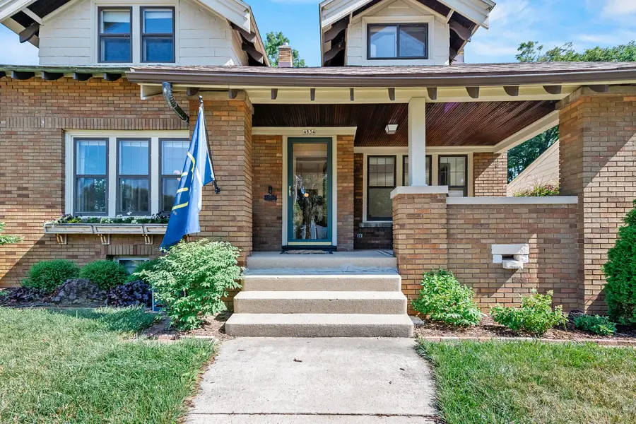 4834 W Wisconsin Ave, Milwaukee, WI 53208 - #2