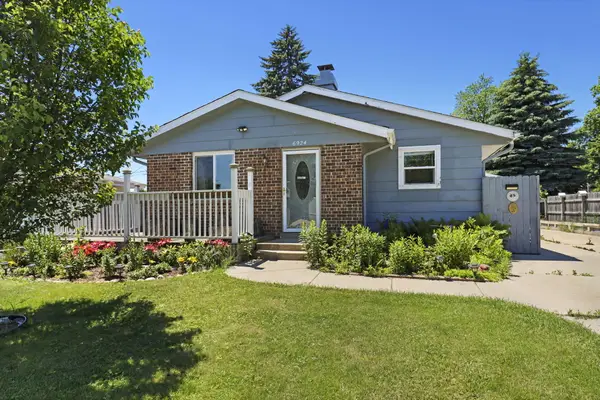 6924 Whitewater St, Caledonia, WI 53402