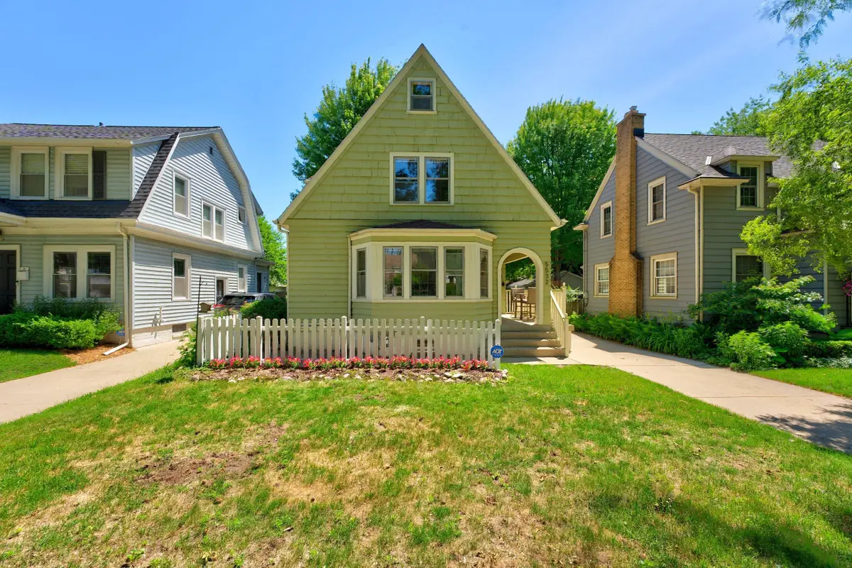 5532 N Lydell Ave, Whitefish Bay, WI 53217 - #1