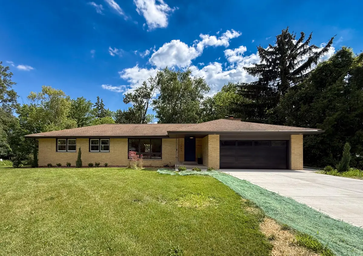 17865 Windemere Rd, Brookfield, WI 53045 - #1