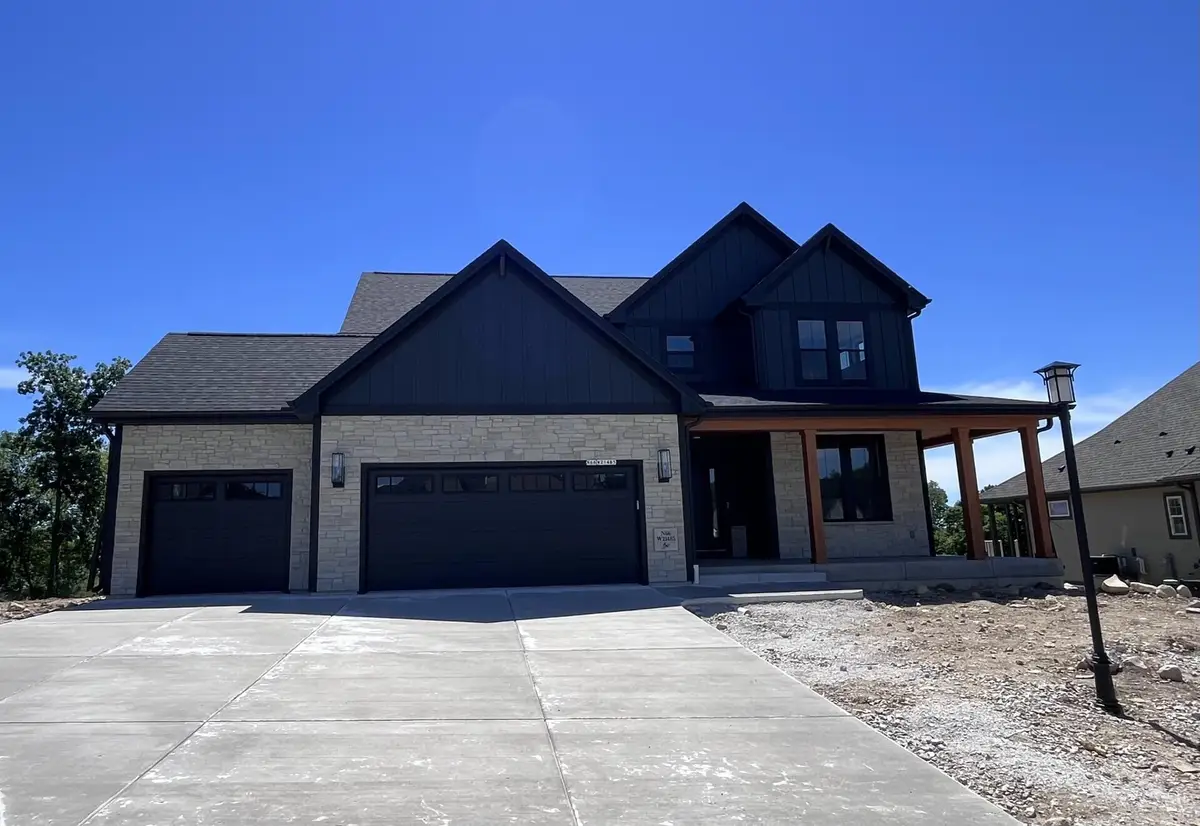 N66W21485 Sagebrush Dr, Menomonee Falls, WI 53051 - #1