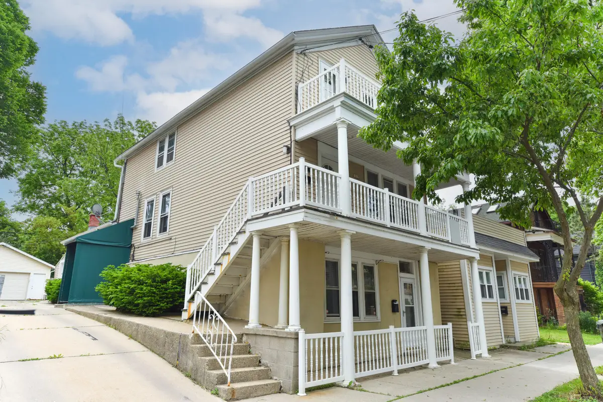 1816 N Arlington Pl, Milwaukee, WI 53202 - #1