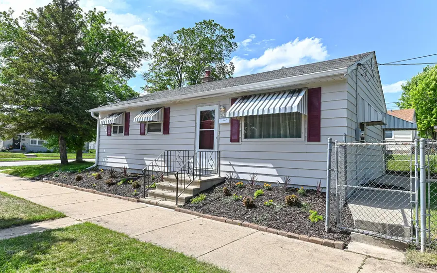 9730 W Keefe Ave, Milwaukee, WI 53222 - #2