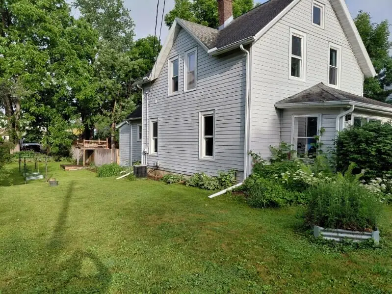 209 N Dunlap St, Viroqua, WI 54665 - #3