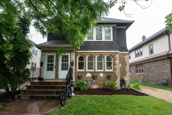 4112 N Woodburn St, Shorewood, WI 53211