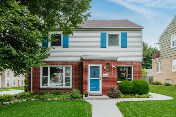 4315 N Alpine Ave, Shorewood, WI 53211