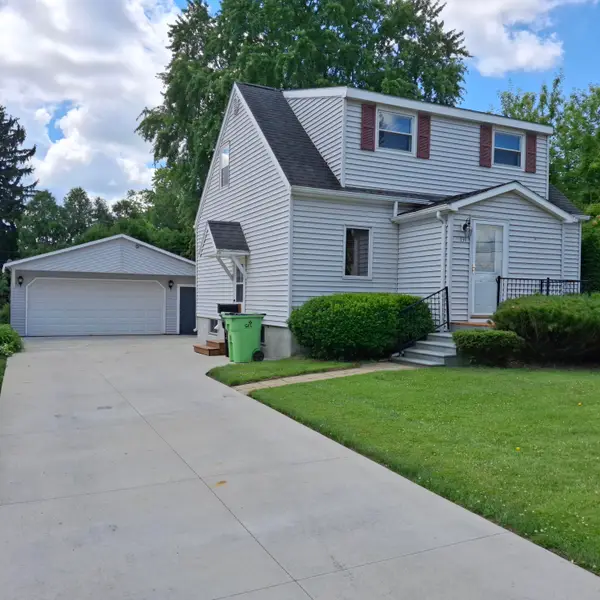 131 Burnett St, Beaver Dam, WI 53916