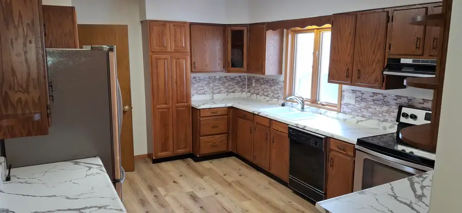 131 E Burnett St, Beaver Dam, WI 53916 - #2